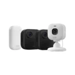 Paquete de seguridad compuesto por dos cámaras Blink Outdoor 4 a pilas, una cámara Blink Mini interior y el Sync Module.