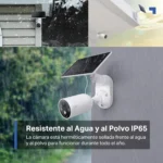 Cámara Tapo C425 conectada a su panel solar en exteriores destacando los 45 minutos de luz necesarios.