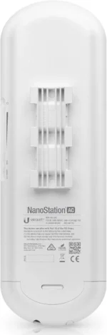 Panel posterior del Ubiquiti NanoStation 5AC con soporte para mástil e información técnica