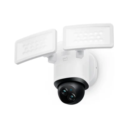 Cámara de seguridad eufy E340 Floodlight con foco.