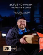 Imagen en color de visión nocturna 2K Full HD del videoportero Eufy, mostrando un repartidor de pizza.