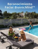 Función de reconocimiento facial BionicMind de Eufy en una escena de piscina, identificando a 'Mamá'