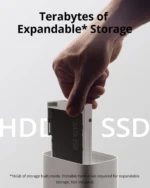 Mano insertando un disco duro SSD SATA en la bahía de expansión de eufy HomeBase 3 para guardar vídeos del eufy Video Doorbell E340.