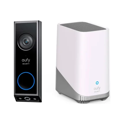 Timbre inteligente eufy Video Doorbell E340 de doble cámara junto al módulo central de almacenamiento HomeBase 3 sobre fondo blanco.