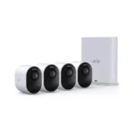 Kit de 4 cámaras de seguridad Arlo 4K inalámbricas para exterior con estación base SmartHub blanca.