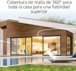 Cobertura Wi-Fi de malla 360 grados del NETGEAR Orbi 770 RBE773 en una casa moderna con piscina