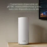 Router NETGEAR Orbi 770 RBE773 ubicado junto a TV transmitiendo vídeo 4K y 8K para 100 dispositivos